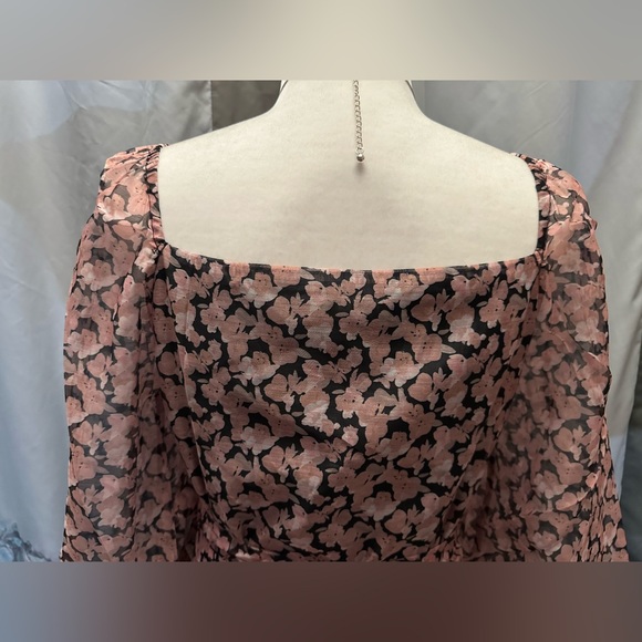 👗Lulu’s - Pretty Little Flower Black Floral Print Organza Wrap Crop Top, size M - Picture 5 of 8